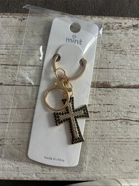 🔥$2 Mint Gold-tone Key & Card Holder with Black Pave Cross Charm